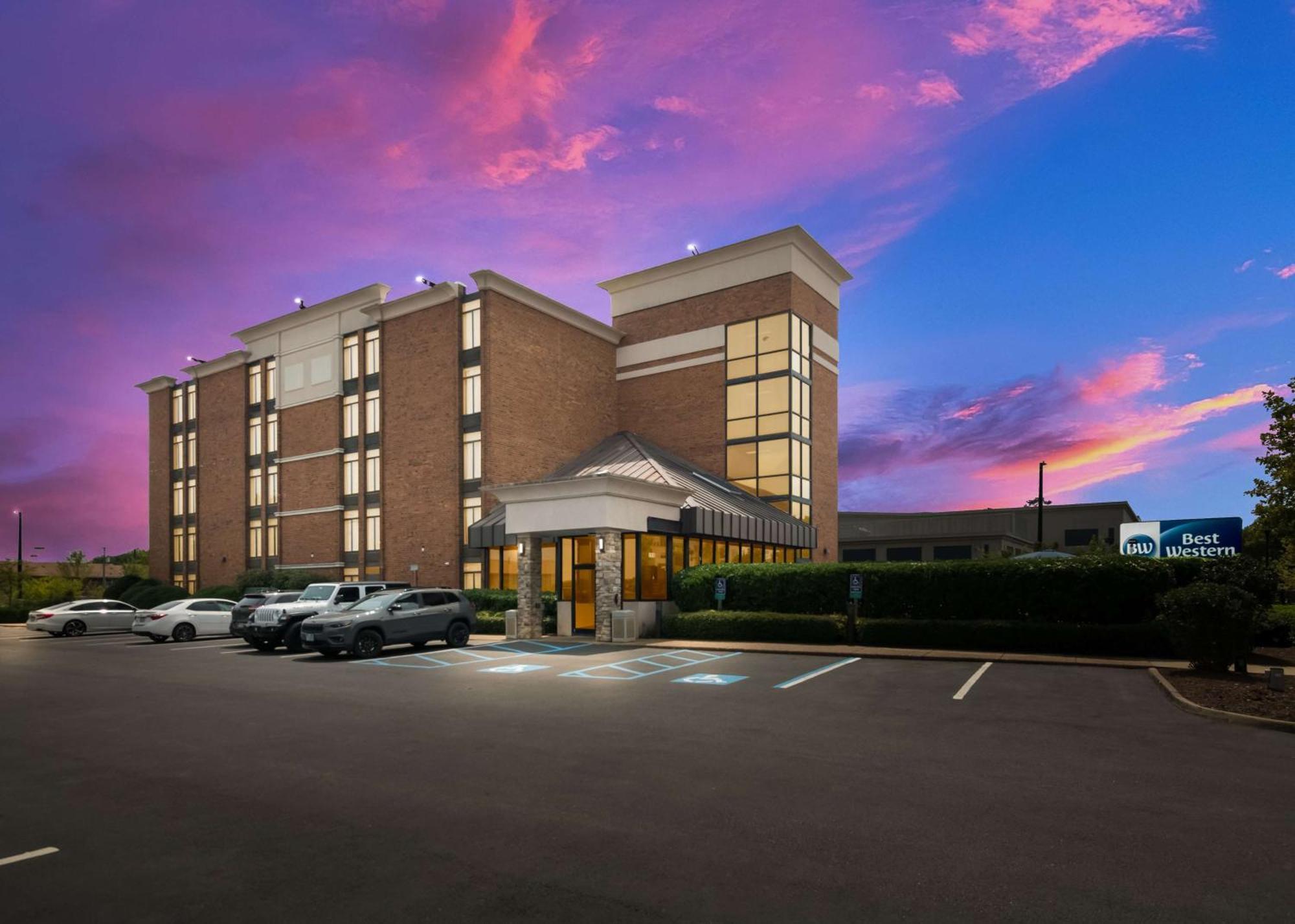 Best Western Hampton Coliseum Inn Экстерьер фото