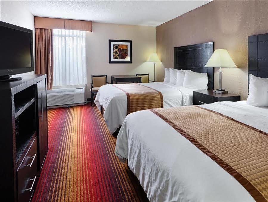 Best Western Hampton Coliseum Inn Экстерьер фото